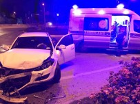 Edirne'de Iki Otomobilin Çarpistigi Kazada 2 Kisi Yaralandi Haberi