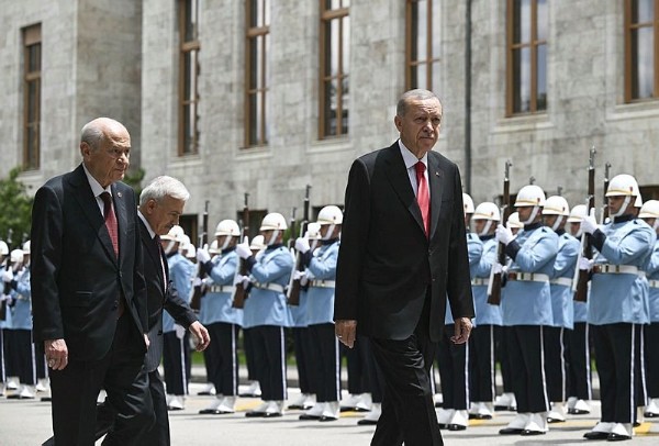 Başkan Erdoğan talimatı verdi! Yeni Meclis’te ilk iş maaş zammı