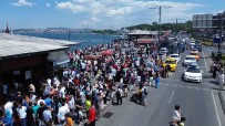 Eminönü'nde Bayram Nedeniyle Olusan Insan Seli Havadan Görüntülendi