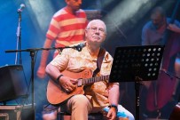 Ortaçgil'in 50'Inci Sanat Yilina Büyük Ilgi