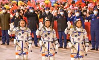 Çinli Astronotlar 6 Ay Sonra Dünyaya Döndü Haberi
