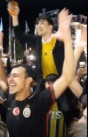 Galatasaray Derbi Galibiyetini Ezeli Rakipleriyle Kutladi