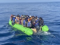 Sahil Güvenlik, Ilk 5 Ayda Çanakkale Açiklarinda 953 Kaçak Göçmen Yakaladi