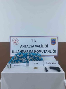 Aranan Süpheli Araçta 200 Adet Elektronik Sigara Ele Geçirildi