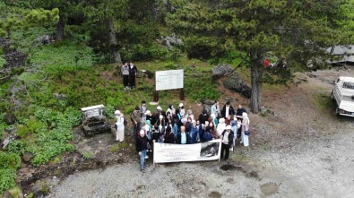 Istanbul'un Fethinde Rol Oynayan Kazdagi Göknari Için Gençler Doga Yürüyüsü Gerçeklestirdi