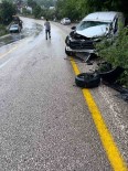 Seydikemer'de Trafik Kazasinda 2 Kisi Yaralandi