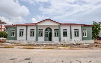 Yükselis Kütüphanesi Açilisa Hazir