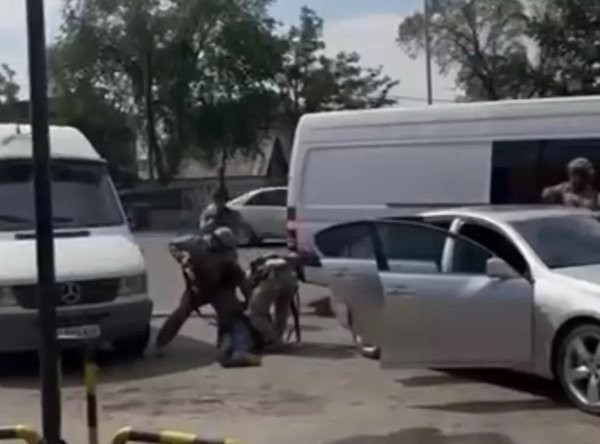 Kırgızistan'da darbe girişimi!