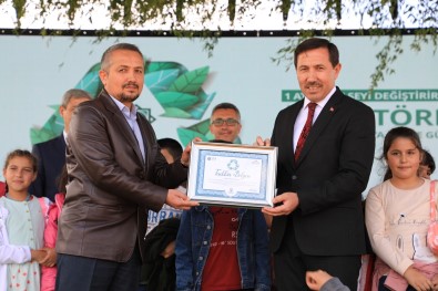 Karatay'in En Çevreci Okullari Ödüllerini Baskan Kilca'dan Aldi