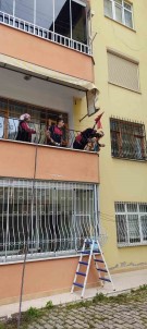Tokat'ta Kafasi Balkon Demirine Sikisan Çocuk Kurtarildi
