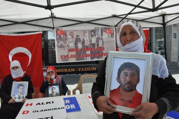 Ailelerin HDP önündeki eylemleri sürüyor