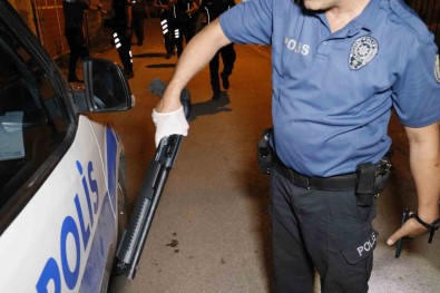 Adana'da Havaya Ates Açan Magandalar Ruhsatsiz Silahlariyla Yakalandi