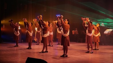 Anadolu'da Kadin Olmak Müzikali Seyirci Ile Bulustu
