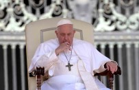 Papa Francis Ameliyat Için Hastaneye Kaldirildi Haberi