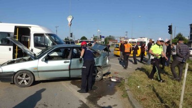 Samsun'da Minibüs Kavsakta Iki Araca Çarpti Açiklamasi 7 Yarali