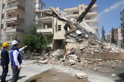 Sanliurfa'da Depremin Izleri Siliniyor