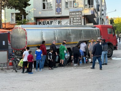 Sinop'ta Vatandaslara Tankerlerle Su Dagitiliyor