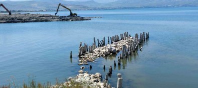 Van Gölü'nde Balçik Temizligi Sonrasi 100 Yillik Iskele Tamamen Ortaya Çikti