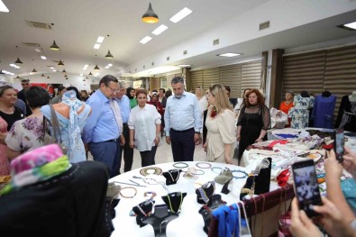 Bayraklili Kadinlarin El Emegi Ürünleri Göz Kamastirdi