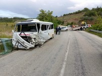 Burdur'da Isçi Servisi Ile Otomobil Çarpisti Açiklamasi 13 Yarali