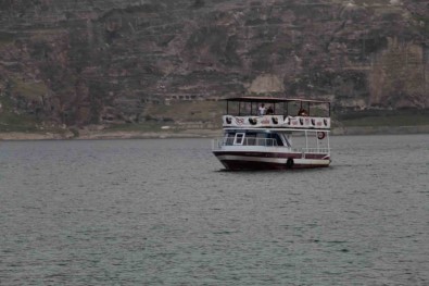 Defalarca Terör Saldirisina Maruz Kalan GAP'in Vizyon Projesi Barajda 10,5 Milyar Metreküp Su Depolandi