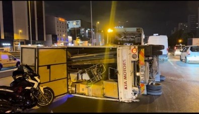 E-5 Kara Yolu'nda 4 Araç Ve 1 Motosiklet Kazaya Karisti Açiklamasi 4 Yarali