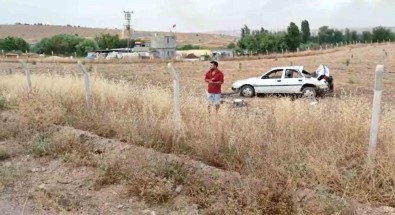 Gaziantep'te Yoldan Çikan Otomobil Tarlaya Uçtu Açiklamasi 1 Yarali