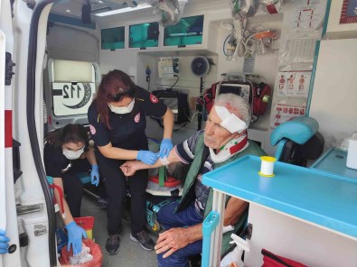 Kusadasi'nda Trafik Kazasi Açiklamasi 2 Yarali