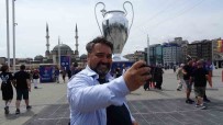 Taksim Meydani'na Getirilen Dev UEFA Sampiyonlar Ligi Kupasi Maketine Yogun Ilgi Haberi