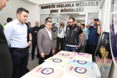 TEM'de Durdurulan Otomobil Uyusturucu Deposu Çikti Açiklamasi 34 Bin Hap Ele Geçirildi