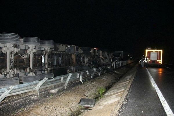 AK Parti Grup Başkanvekili Yenişehirlioğlu ve oğlu Afyonkarahisar'da trafik kazasında yaralandı