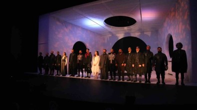 Konya Sehir Tiyatrosu 'Barsisa' Oyununu Bu Kez Denizli'de Sahnelendi