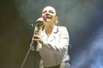 Sarkici Fatma Turgut Tekirdag'da Konser Verdi