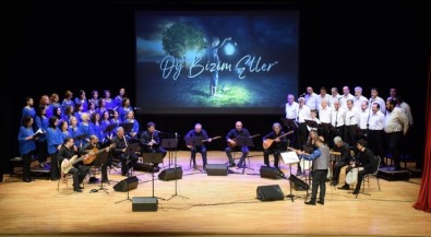 Türk Halk Müzigi Personel Korosu'ndan 'Oy Bizim Eller' Konseri