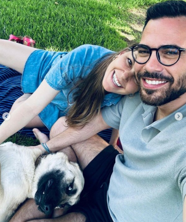 Aslı Enver'den aşk pozu