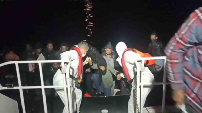 Ayvalik Açiklarinda 65 Düzensiz Göçmen Kurtarildi