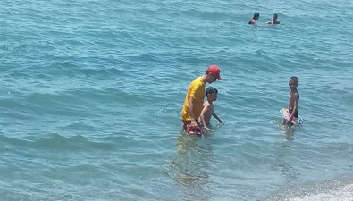 Edremit'te Bogulma Tehlikesi Geçiren 2 Çocugu Cankurtaran Ekibi Kurtardi