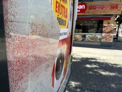 Kirilan Billboard Cami Tehlike Olusturdu