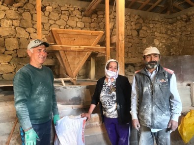 Asirlik Degirmenin Taslari Bes Kusaktir Dönüyor