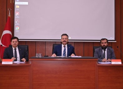 Vali Aksoy'dan, Belediyelere 'Duyarlilik' Çagrisi