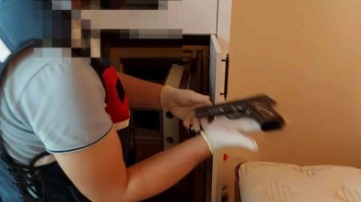 Çelik Kasadan 4 Tabanca 1865 Mermi Çikti