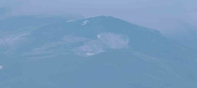 Temmuz Ayinda Süphan Dagi'nda Kar Yagisi