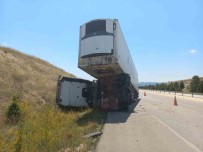 Tirin Çarptigi Kamyonette 2 Kisi Yaralandi