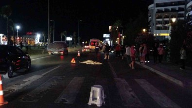 Tur Midibüsü Yaya Geçidindeki Turistlerin Arasina Böyle Daldi Açiklamasi 2 Ölü