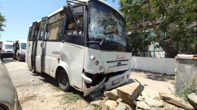 Kesan'da Iki Yolcu Minibüsü Çarpisti Açiklamasi 2 Yarali