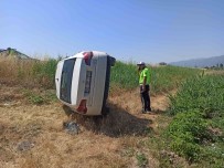 Kontrolden Çikan Otomobil Devrildi Açiklamasi 4 Yarali