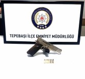 Süpheli Sahsin Üst Aramasinda Silah Ele Geçirildi
