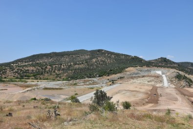 Burhaniye'de Resitköy Baraji Insaati Hizla Devam Ediyor