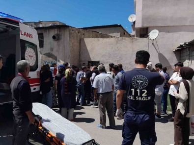 Igdir'da Azerbaycanli Genç 5. Kattan Atlayarak Intihar Etti