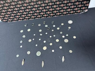 Istanbul'da Tarihi Eser Kaçakçiligi Açiklamasi El Yazmasi Incil Ve Tevrat Ele Geçirildi